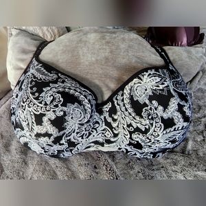 Black & White Paisley print cacique bra 44H